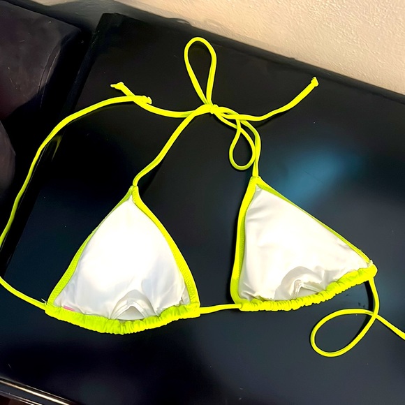 Victoria’s Secret Triangle Bikini Top - Picture 2 of 2